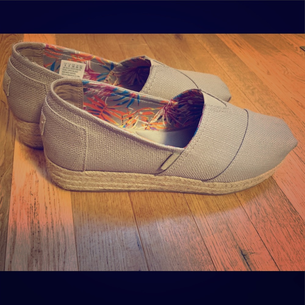 Wedge shoes